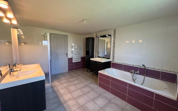 Maison à vendre    5 pièces •  Roquefort