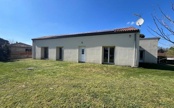 Maison à vendre    5 pièces •  Roquefort