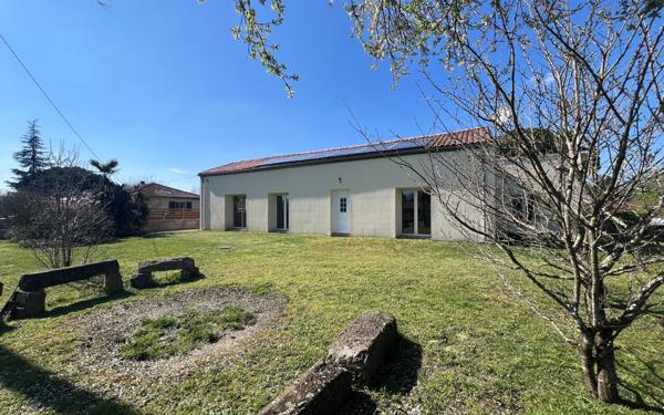 Maison à vendre    5 pièces •  Roquefort