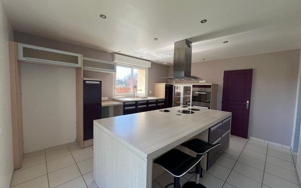 Maison à vendre    5 pièces •  Roquefort