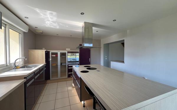 Maison à vendre    5 pièces •  Roquefort