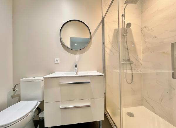 TOUTES AIDES – Appartement avec terrasse TOUTES CHARGES COMPRISES