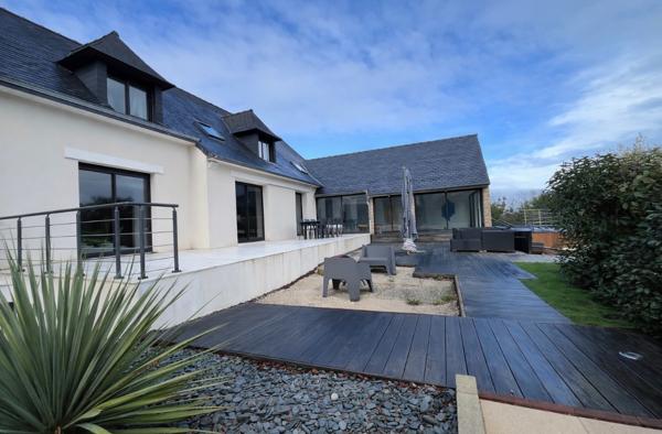 Maison 7 pièces – 249 m² environ à Laillé (ref : 40068)