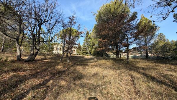TERRAIN CONSTRUCTIBLE DE 1300M2 A PIERREVERT