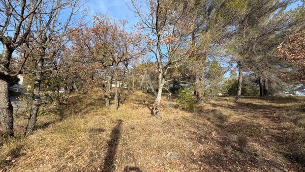 TERRAIN CONSTRUCTIBLE DE 1300M2 A PIERREVERT