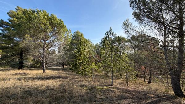 TERRAIN CONSTRUCTIBLE DE 1300M2 A PIERREVERT