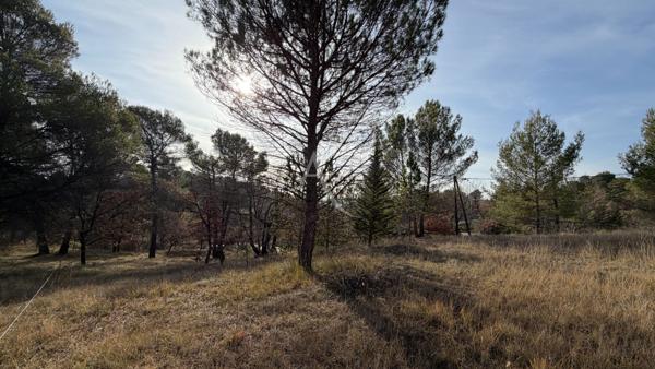 TERRAIN CONSTRUCTIBLE DE 1300M2 A PIERREVERT