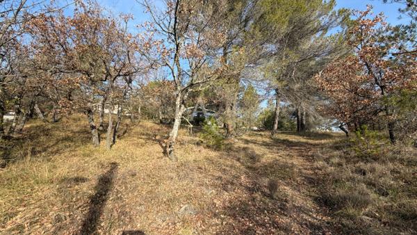 TERRAIN CONSTRUCTIBLE DE 1300M2 A PIERREVERT