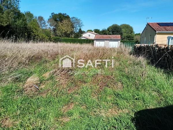 Double garage sur terrain d'environ 1800m²