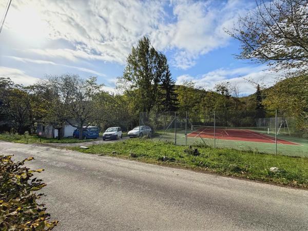 Maison T5 jardin piscine tennis garage