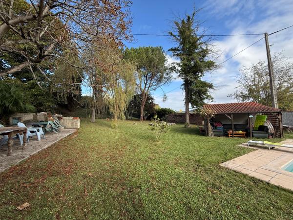 Maison T5 jardin piscine tennis garage