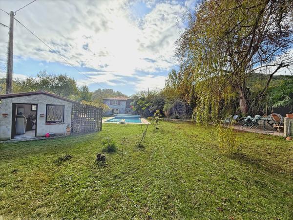 Maison T5 jardin piscine tennis garage