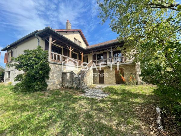 Maison de 290 m2 comprenant 3 logements dans un environnement naturel