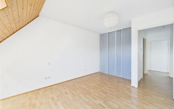 Appartement à louer    5 pièces • 115 m2 Holtzheim