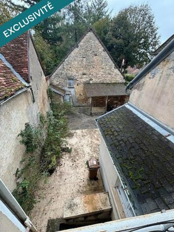 Maison de ville , idéalement situé , a 2h30 de Paris.