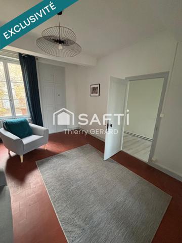 Maison de ville , idéalement situé , a 2h30 de Paris.