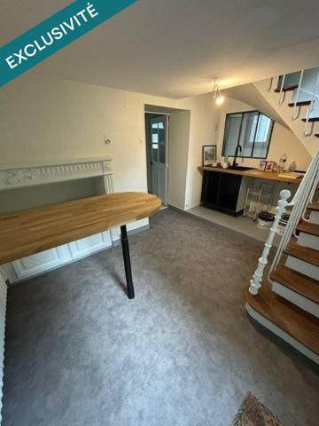 Maison de ville , idéalement situé , a 2h30 de Paris.