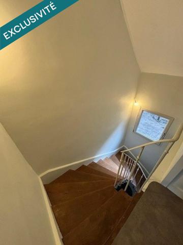 Maison de ville , idéalement situé , a 2h30 de Paris.