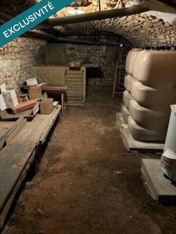 Maison de ville , idéalement situé , a 2h30 de Paris.