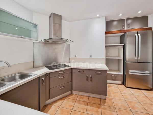 Villa de plain-pied de 156m² avec 6 pièces + une dépendance - Jardin arboré, Piscine - (34160)