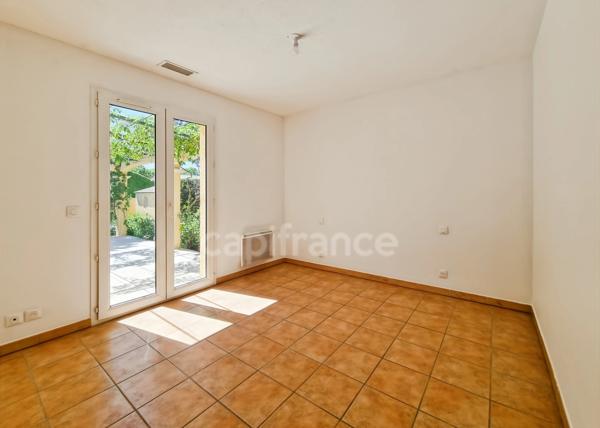 Villa de plain-pied de 156m² avec 6 pièces + une dépendance - Jardin arboré, Piscine - (34160)