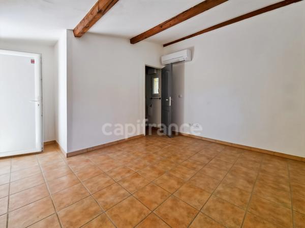 Villa de plain-pied de 156m² avec 6 pièces + une dépendance - Jardin arboré, Piscine - (34160)