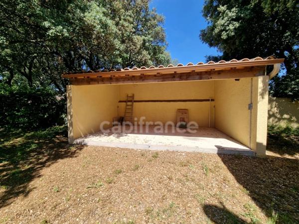 Villa de plain-pied de 156m² avec 6 pièces + une dépendance - Jardin arboré, Piscine - (34160)