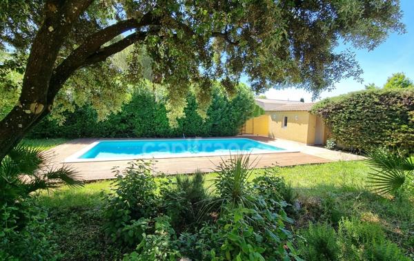 Villa de plain-pied de 156m² avec 6 pièces + une dépendance - Jardin arboré, Piscine - (34160)