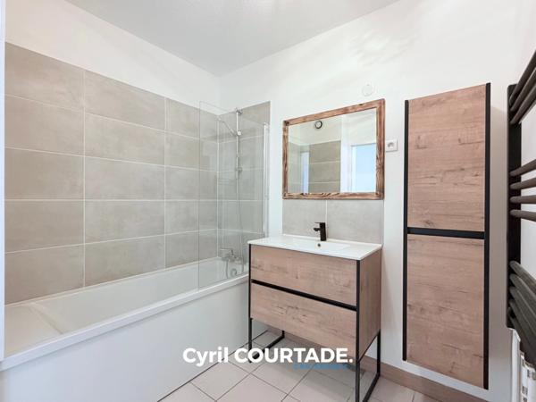 Nîmes, Dpt Gard (30), Appartement de 101 m² lumineux, entièrement rénové - Terrasse 8 m²