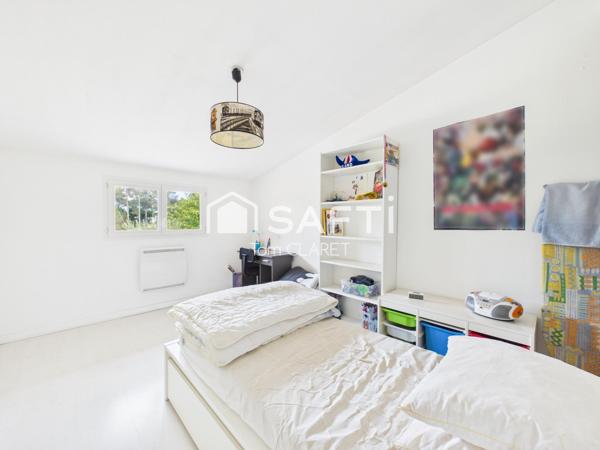 Maison 4 chambres avec piscine, garage et chalet à Cestas Gazinet
