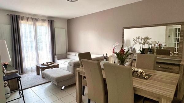 Maison rénovée avec garage et jardin