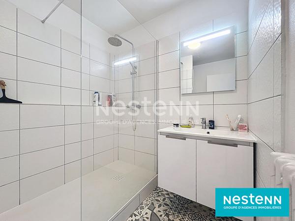 APPARTEMENT DERNIER ETAGE T2 LOUE AVEC BALCON ET PARKING PROCHE GARE