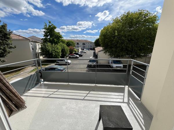 Duplex lumineux avec piscine, balcon et résidence fraîchement ravalée : un cadre de vie idéal aux portes de Bordeaux !