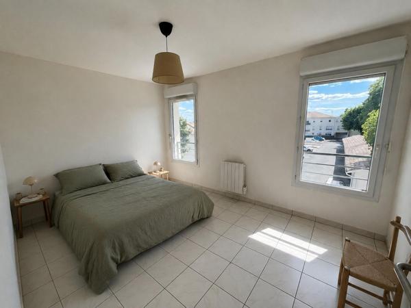 Duplex lumineux avec piscine, balcon et résidence fraîchement ravalée : un cadre de vie idéal aux portes de Bordeaux !
