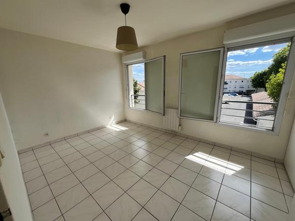 Duplex lumineux avec piscine, balcon et résidence fraîchement ravalée : un cadre de vie idéal aux portes de Bordeaux !