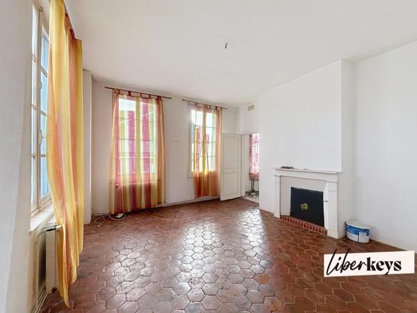 Ancien bar avec grande salle – multiple projets possibles Tillières-sur-Avre