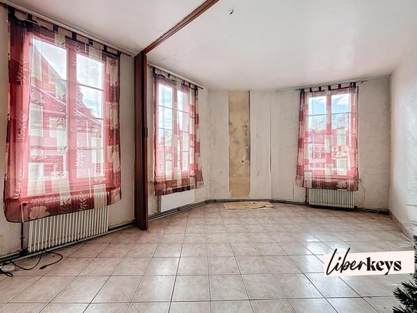 Ancien bar avec grande salle – multiple projets possibles Tillières-sur-Avre