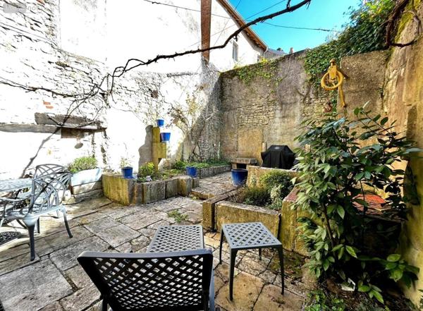 Maison restaurée à vendre à Langres en Haute-Marne (52200), ref : SGAUR115781