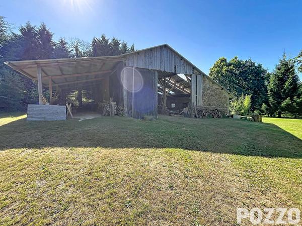 A VENDRE : Propriété d'exception - Longère normande de charme sur 5 hectares avec étang et dépendance MORTAIN BOCAGE