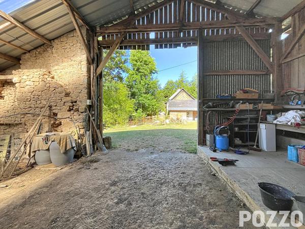 A VENDRE : Propriété d'exception - Longère normande de charme sur 5 hectares avec étang et dépendance MORTAIN BOCAGE