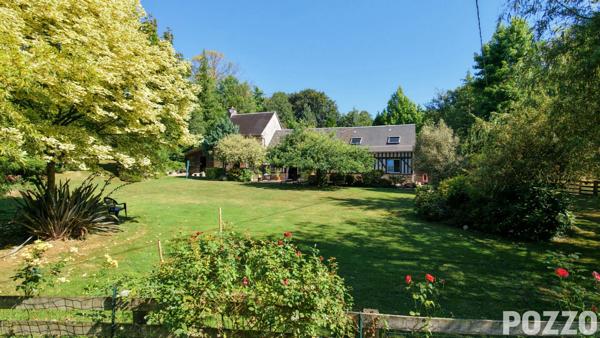 A VENDRE : Propriété d'exception - Longère normande de charme sur 5 hectares avec étang et dépendance MORTAIN BOCAGE
