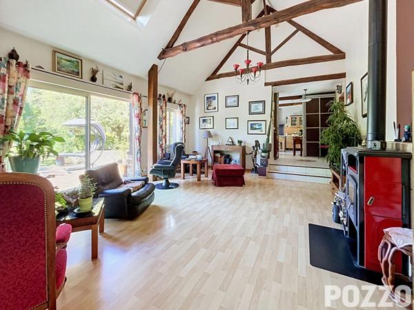 A VENDRE : Propriété d'exception - Longère normande de charme sur 5 hectares avec étang et dépendance MORTAIN BOCAGE