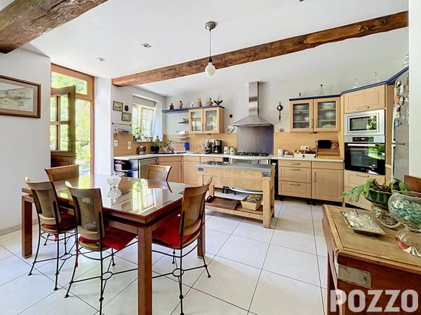 A VENDRE : Propriété d'exception - Longère normande de charme sur 5 hectares avec étang et dépendance MORTAIN BOCAGE