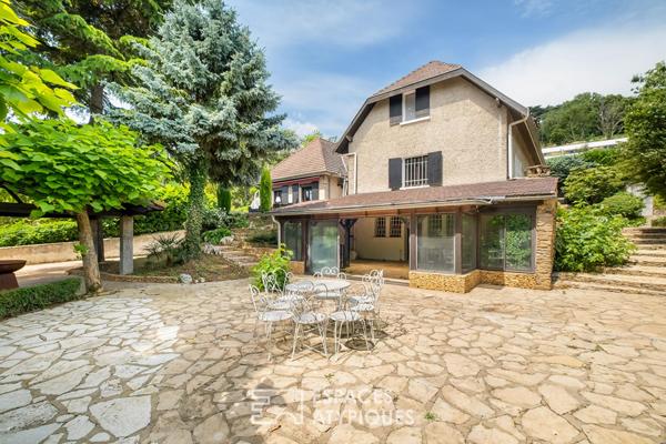 Propriété repensée avec piscine à Saint-Cyr-au-Mont-d’Or
