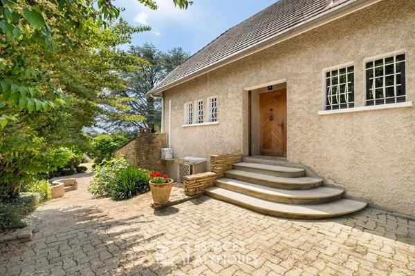 Propriété repensée avec piscine à Saint-Cyr-au-Mont-d’Or