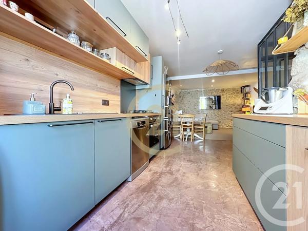 Maison à vendre  5 pièces - 127,61 m 2   EYGUIERES  - 13