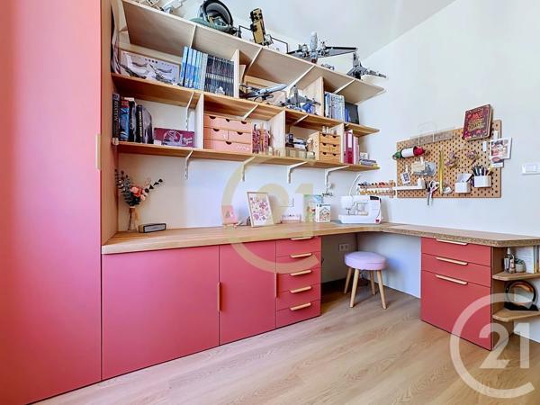 Maison à vendre  5 pièces - 127,61 m 2   EYGUIERES  - 13