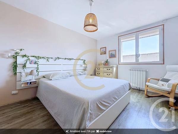 Maison à vendre  5 pièces - 127,61 m 2   EYGUIERES  - 13