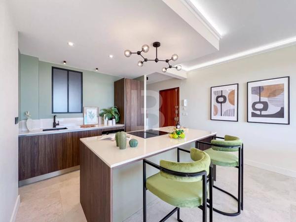 Appartement de 3 pièces au dernier étage avec terrasse et vue mer