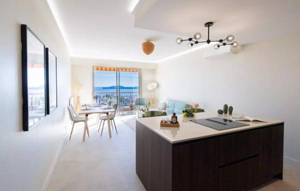 Appartement de 3 pièces au dernier étage avec terrasse et vue mer